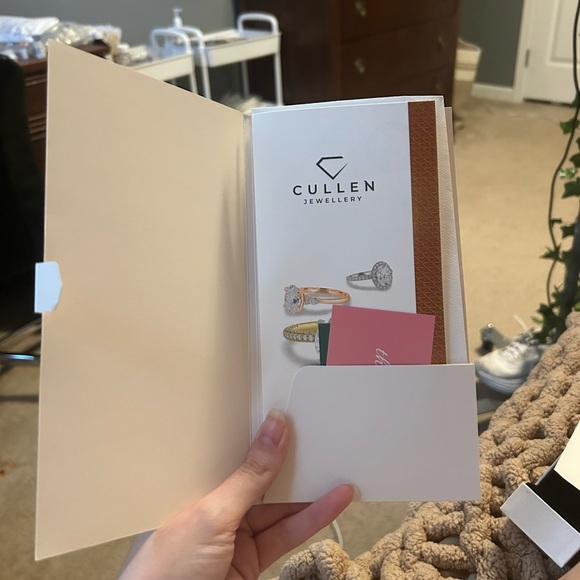 Engagement ring - Picture 6 of 13